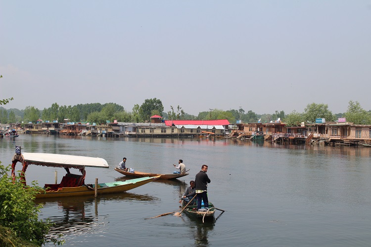 Boatmen wade through the calm waters in Dal Lake at Srinagar, Jammu & Kashmir. (Representative Photo: News Intervention)