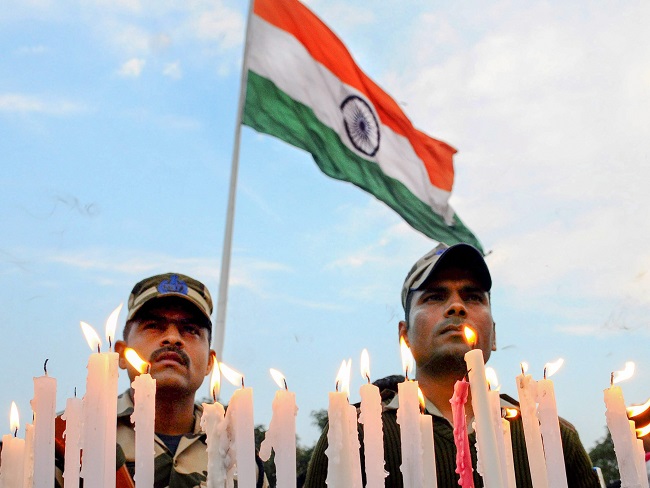 Central Industrial Security Force (CISF) personnel pay tribute to CRPF soldiers who were martyred in the Pulwama terrorist attack on February 14, 2019. (Photo: PTI)