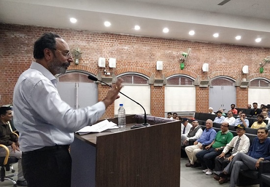 Col. (retd.) Jaibans Singh addressing academicians and students of MS University, Baroda on the occasion of Kargil Vijay Diwas on June 26th, 2019. Jaibans Singh is a reputed Geo-Political Analyst, Defence Expert, Author and Columnist.