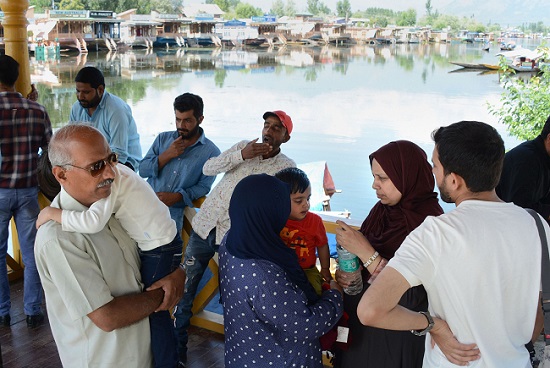 Tourists leaving the Kashmir Valley after New Delhi issued a security advisory curtailing the stay of visitors in Kashmir. (Photo: PTI)