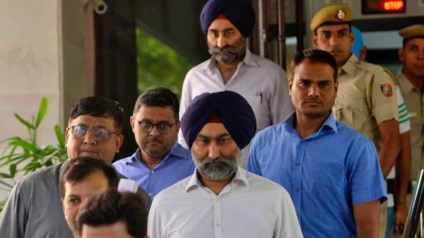 Malvinder Singh (in blue turban) and his brother Shivinder Singh (in blue turban at back) being escorted by Police inside the court premises in New Delhi (Photo: Reuters)