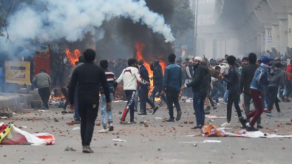 Protesters against the Citizenship Amendment Act (CAA) creating mayhem on the roads of Delhi. (Photo: Reuters)