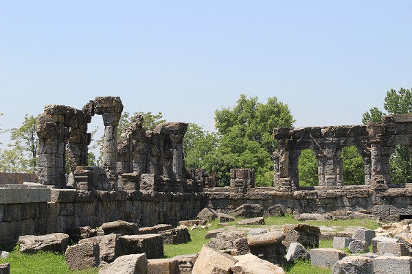 Martand Surya Temple. Dedicated to the Sun God, this majestic shrine was constructed between 7th and 8th century. It now lies in ruins. Martand Surya Temple is at a distance of 7 kms from Anantnag. (Photo: News Intervention)