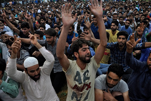 Mourners at the funeral procession of a militant in Kashmir. (Representational picture)