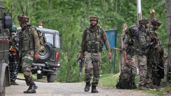 Joint forces of the Indian Army, CRPF and J&K Police during a search operation in Kashmir. (Representative image) (Photo: PTI)