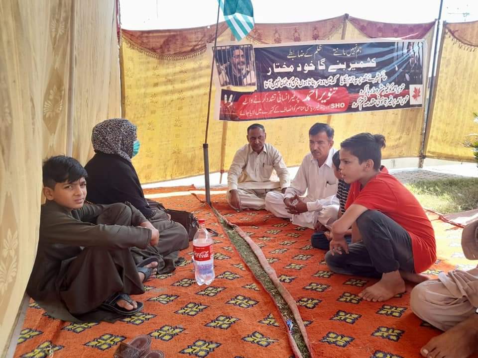 A sit-in to demand the release of Tanveer Ahmed from Pakistani custody in POK. (Photo: News Intervention)