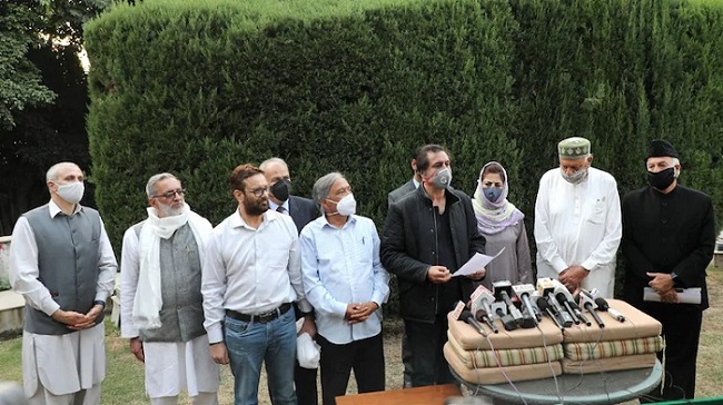 Kashmir Valley politicians who were hitherto staunch opponents have now come together to form the People's Alliance for Gupkar Declaration (PAGD). The objective of this alliance is to restore Art 370. (Photo: PTI)