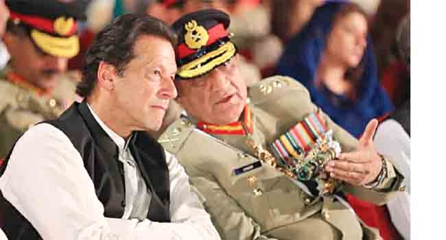 Imran Khan with Pakistan Army Chief Gen Qamar Javed Bajwa. (File Photo)