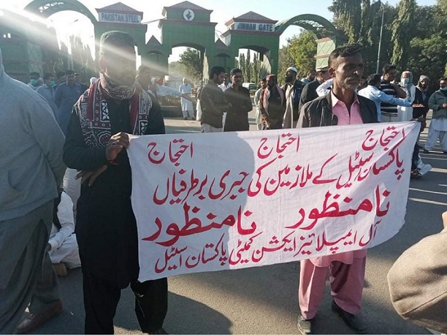 Sindhi employees of the Pakistan Steel Mills (PSM) protesting against the factory's sell out. (Photo: News Intervention)