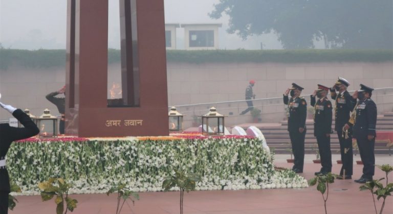 General Bipin Rawat CDS, General MM Naravane COAS, Admiral Karambir Singh CNS and Air Chief Marshal R K S Bhadauria CAS laying wreaths in the memory of Indian brave hearts on the occasion of Army Day on Jan 15 at the National War Memorial, New Delhi. (Photo: Indian Army)