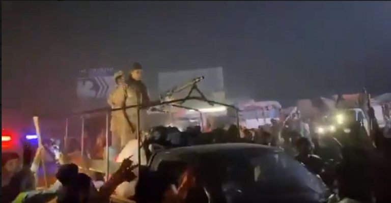 Pakistan Army soldiers shouting Islamist slogans along with the Tehreek-e-Labbaik cadre in Islamabad. (File photo)