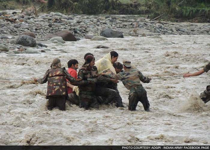 Indian Army helped thousands of people who were stranded during the 2014 Kashmir floods. (File Photo: ADGPI)