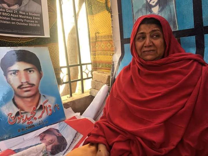 Mother of Zakir Majeed Baloch with the photograph of his son at the 'Missing Persons' camp. Zakeer Majeed Baloch was abducted by Pakistani forces on June 8, 2009 from Mastung, Balochistan. (Photo: News Intervention)