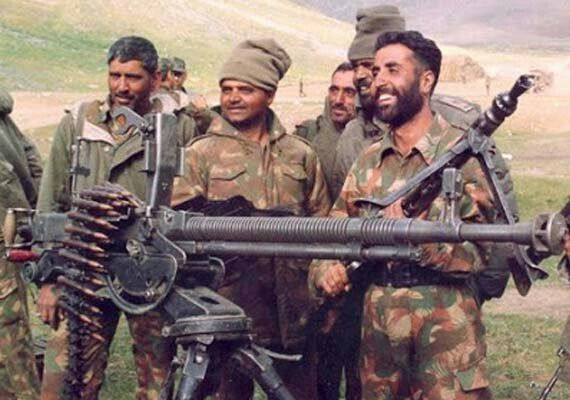 Captain Vikram Batra (right) with captured guns of the Pakistan Army during the 1999 Kargil War. (File Photo)