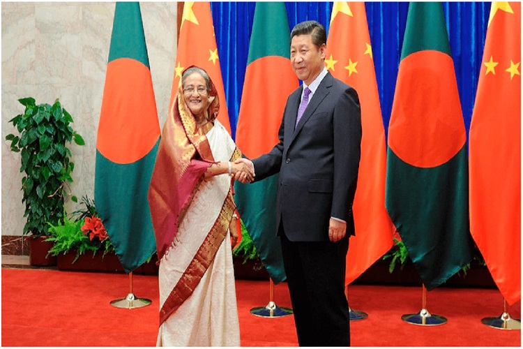 Bangladesh Prime Minister Sheikh Hasina (left) with Chinese President Xi Jinping (right). (File Photo: Reuters)