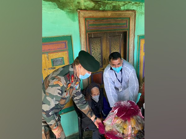 Northern Command felicitates a 120-year-old for taking COVID vaccine jab (Photo: Twitter)