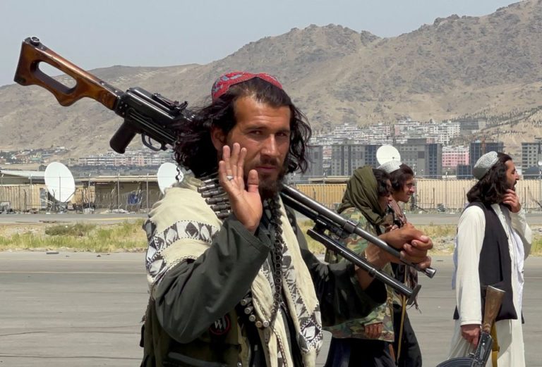 Taliban at the Hamid Karzai International Airport in Kabul, after the withdrawal of US troops. (Photo: Reuters)