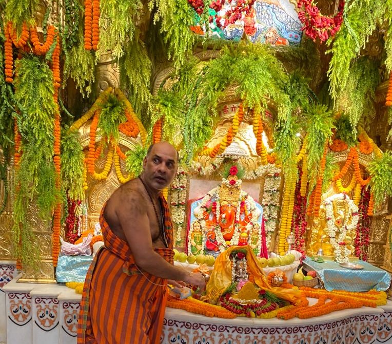 Siddhivinayak Ganesha at Babu Muktaram Street in Kolkata.