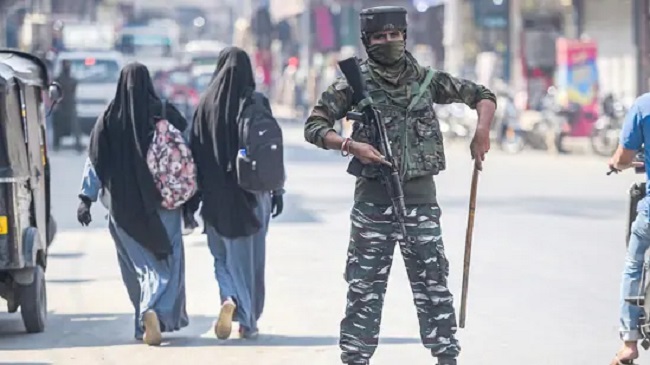 An Indian security personnel stands guard at Srinagar. (Photo: PTI)