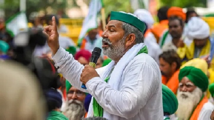 Rakesh Tikait, self-styled leader of the Bharatiya Kisan Union, addressing the farmers. (File Photo: PTI)