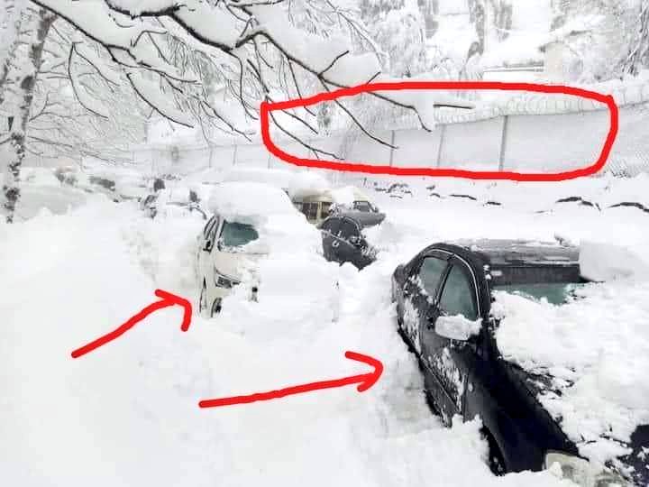 Tourist vehicles stranded under several feet snow besides the Murree cantonment (boundary wall encircled in red) in Pakistan's Punjab province. (Photo: News Intervention)