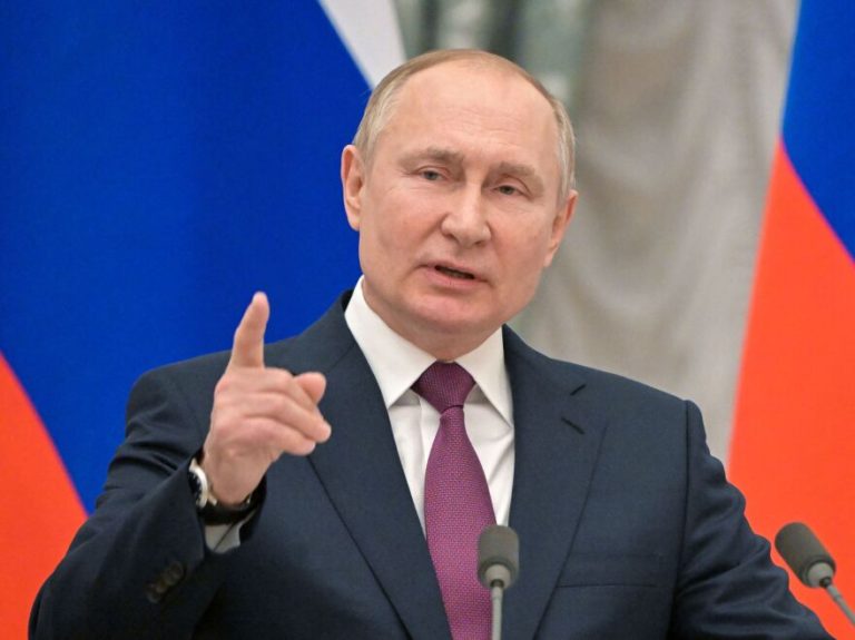 Russian President Vladimir Putin urged Ukraine's forces to lay down arms and head home. (Photo: AFP)