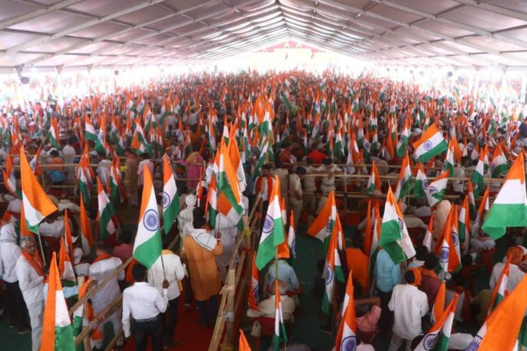 Over 78,000 Indians waving the Tricolour at Bhojpur district in Bihar. (Photo: News Intervention)﻿