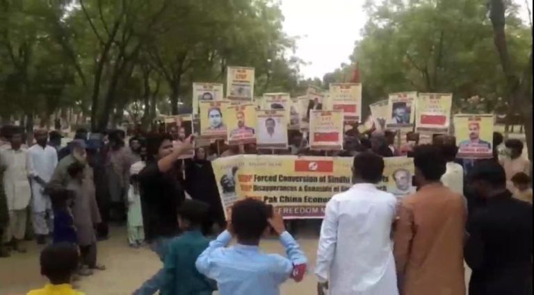 Sindhis demanding freedom from Pakistan in the rally on April 25. (Photo: News Intervention)