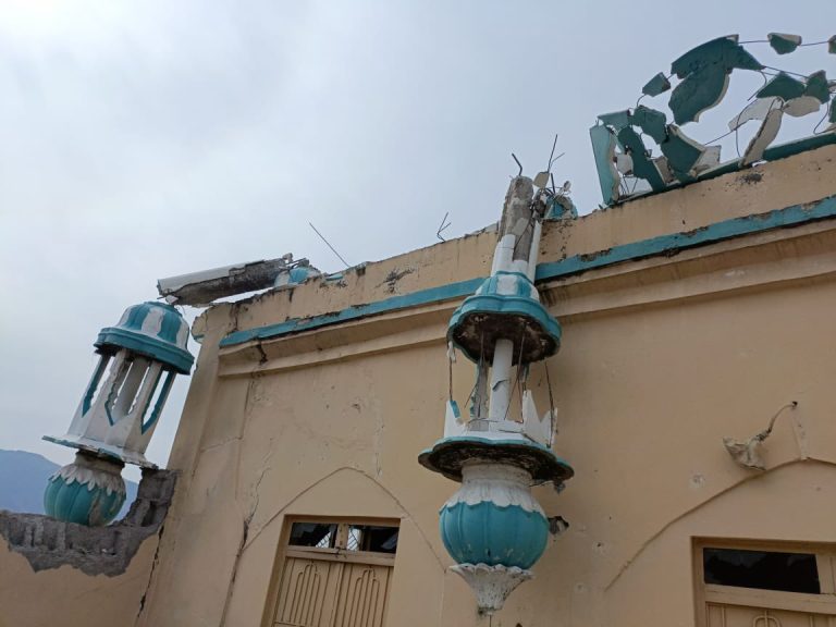 ahmadiyya mosque vandalised