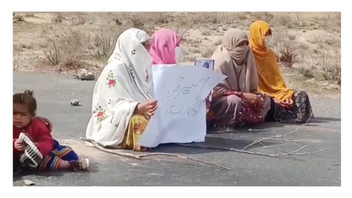 Family Blocks Road in protest of enforced disappearances