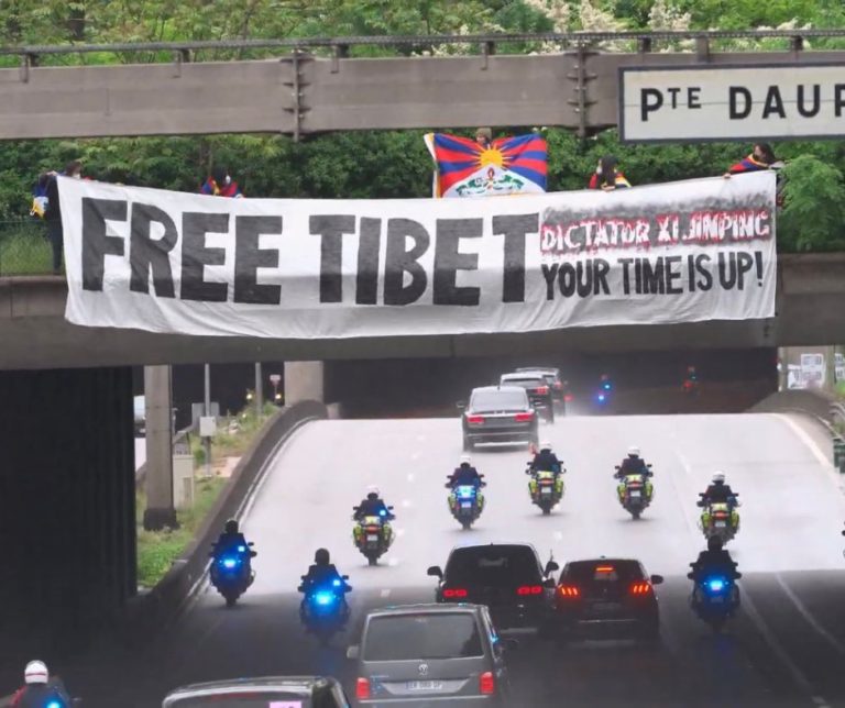 protest by tibetans