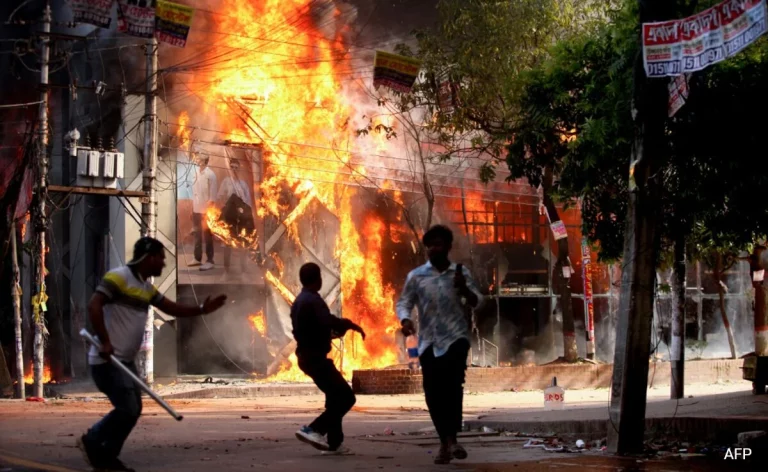 Bangladesh PM Sheikh Hasina resigns & flees country; protestors storm palace