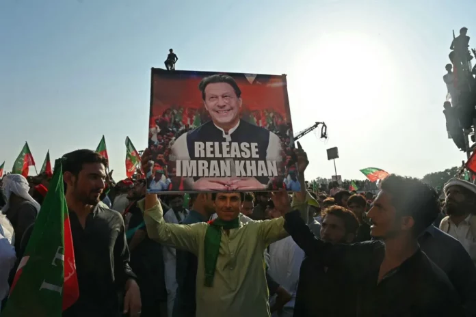 Imran Khan's Supporters Flood Islamabad, Vow to Secure His Release