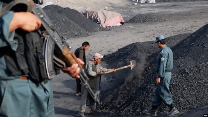 Pakistan Bans Afghan Workers from POB Mines